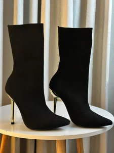 missmegann Each pair, a different version of me Foto