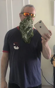 hotdadbod Daddy Waiting for Fiber Optics Internet Service to arrive. Foto 2