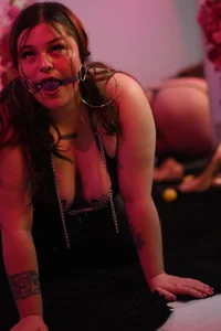 milaanddalia__ ⛓🌸Among flowers and chains🌸⛓ Pic