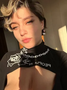 Zdjęcia rich_peaches Public:  4