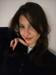 LouiseChavez professional overthinker Foto