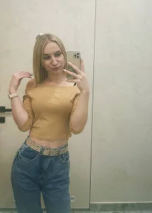 BeautyBlondy Public Pic 9
