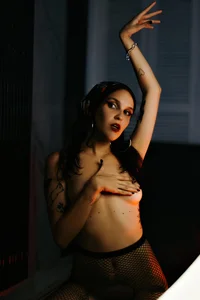 TIGHTS AND LIGHTS!✨ de SadieManson_  2 photos