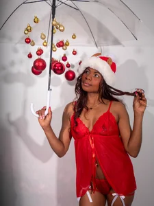 Agata_Grubisic Sparkle, lace and Christmas temptation Pic 3