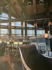 Nana_with Public Bilde