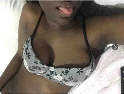 sexymiel Sexy in my bed Pic