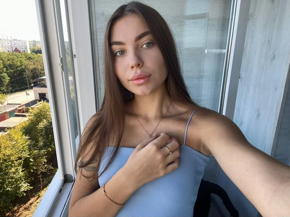 Chl0eR0se's Offline Chat Room