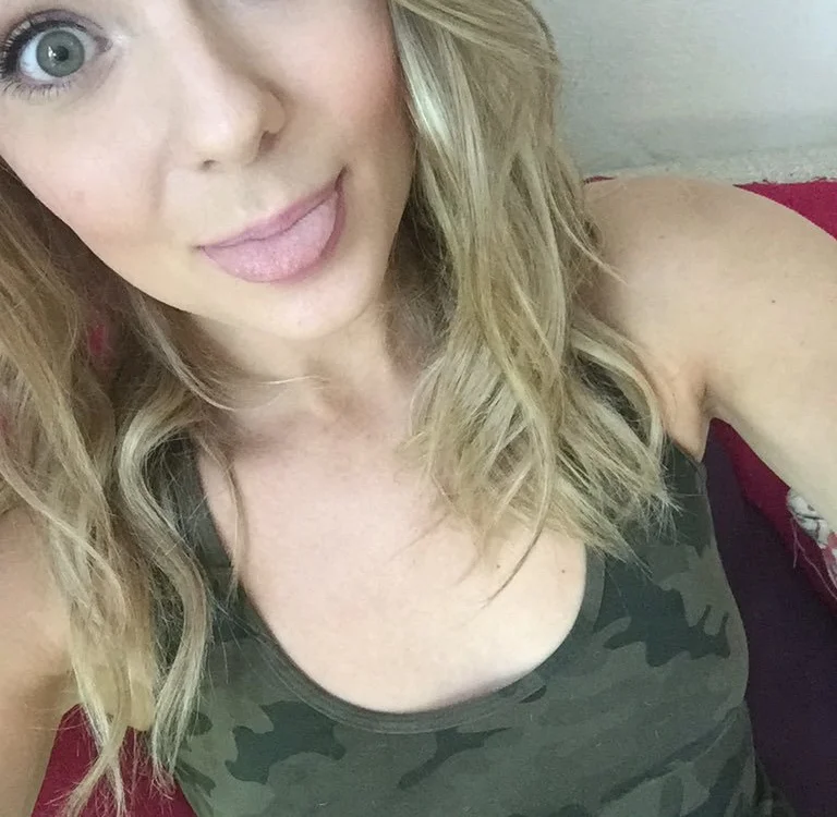 Cassie44's Offline Chat Room