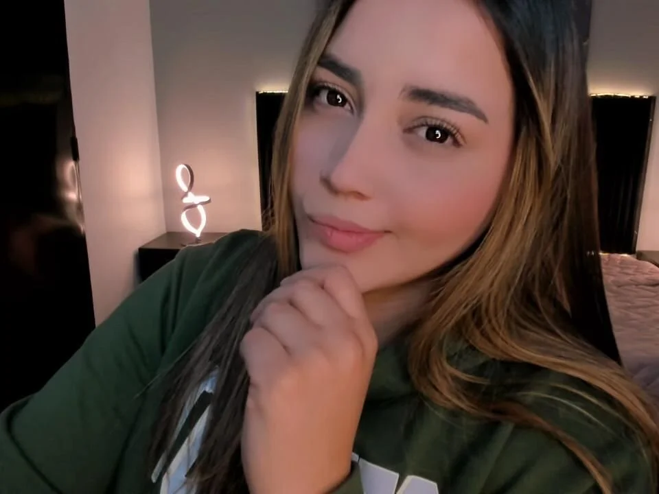 Lucia_star__ Chat XXX Ngoại tuyến