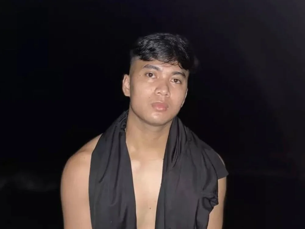 urbigcock_andrie 離線 XXX 聊天