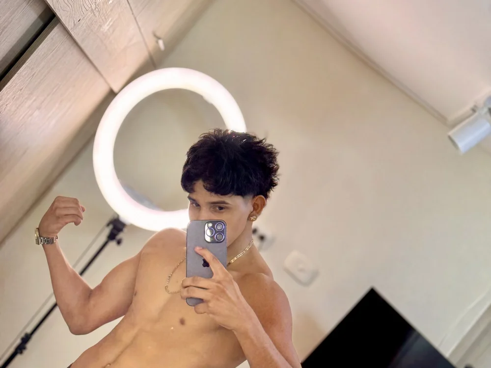 iker_montalvo Adlı Modelin Çevrimdışı XXX Sohbeti