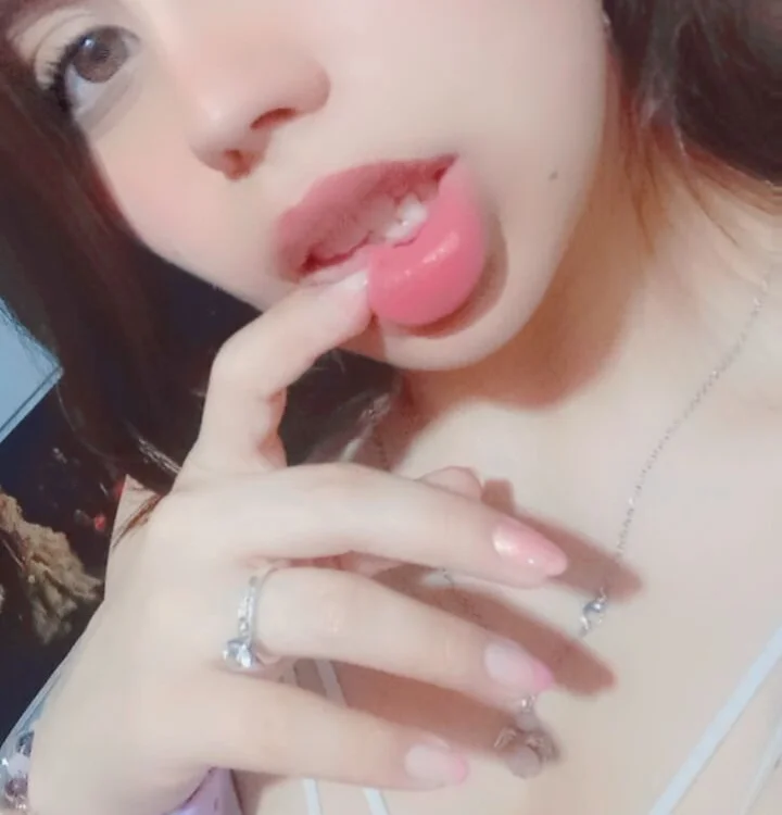 hadeleny_ch's Offline XXX Chat