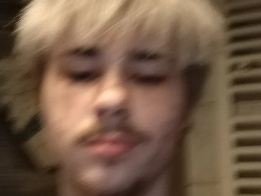 AlexxxBWC's Offline Chat Room
