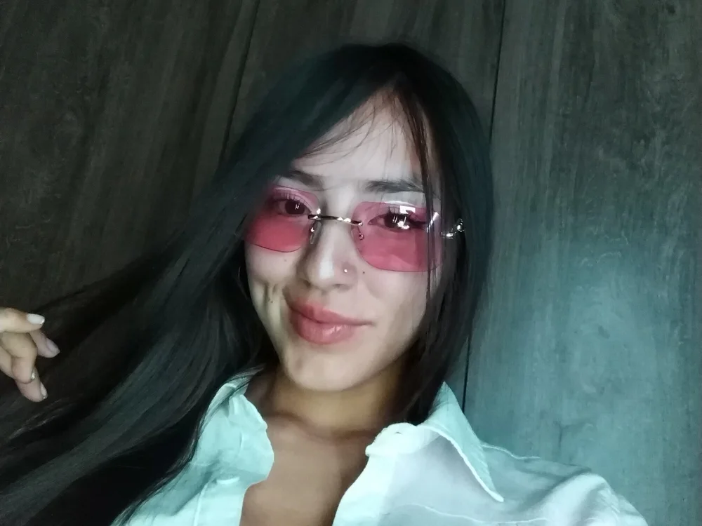 Emilyscottt's Offline XXX Chat