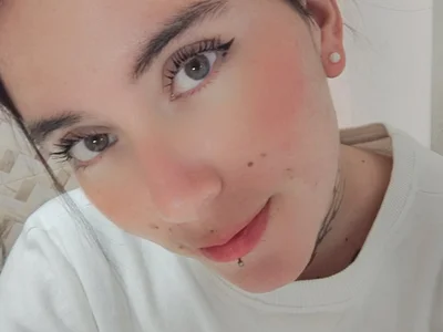 lamonitora - live cam model
