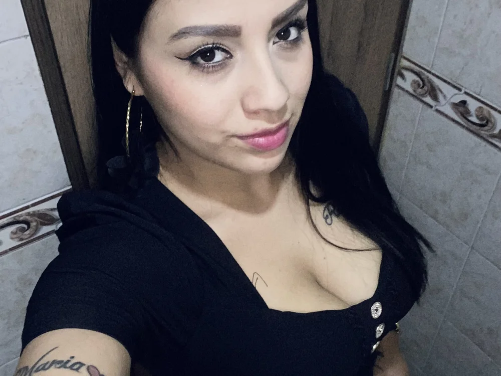 Camila1010's Offline XXX Chat