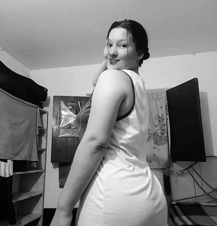 Emma20_'s Offline Chat Room