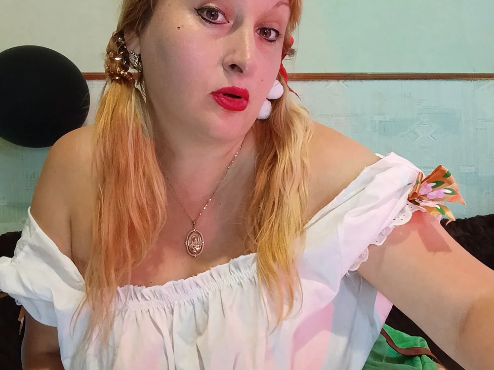 XHelenaX90 Offline XXX-chat
