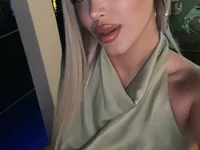 BlossomCarol's Offline Chat Room