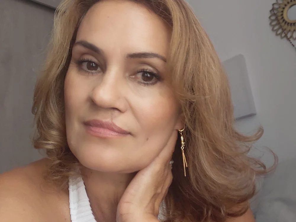 دردشة CarolinneFiotti الجنسية دون اتصال