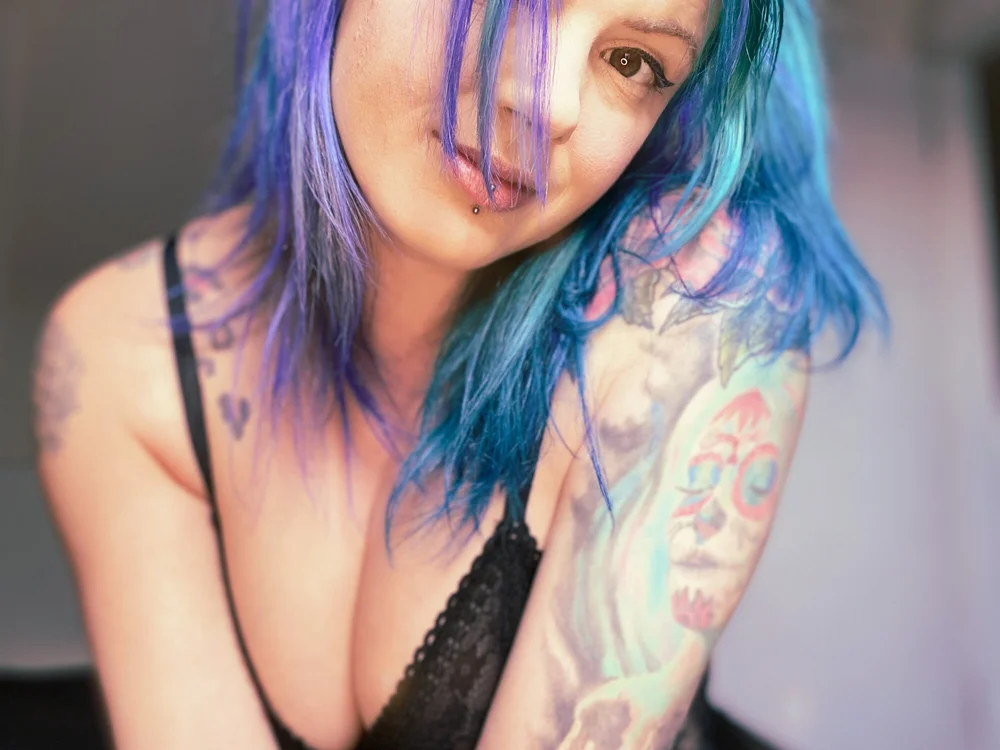 bratfacebetty's Offline Chat Room