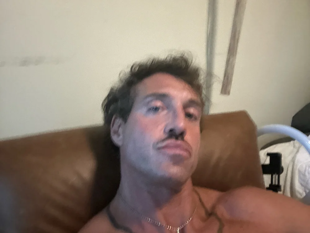 tannan68's Offline Chat Room