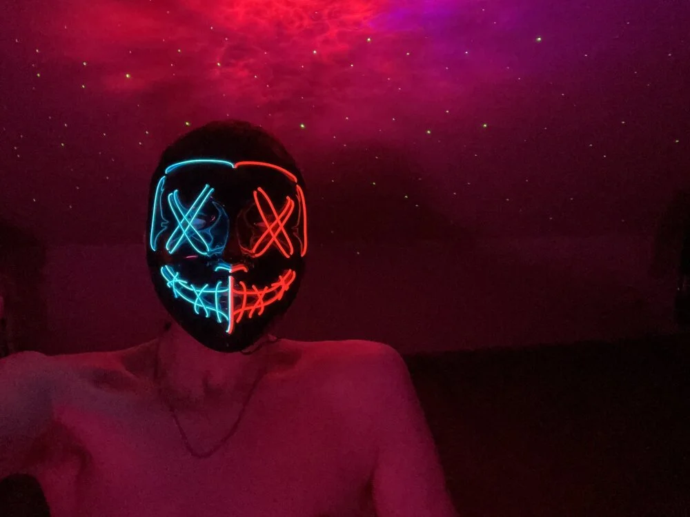 masked_guy1 Obrolan XXX Offline