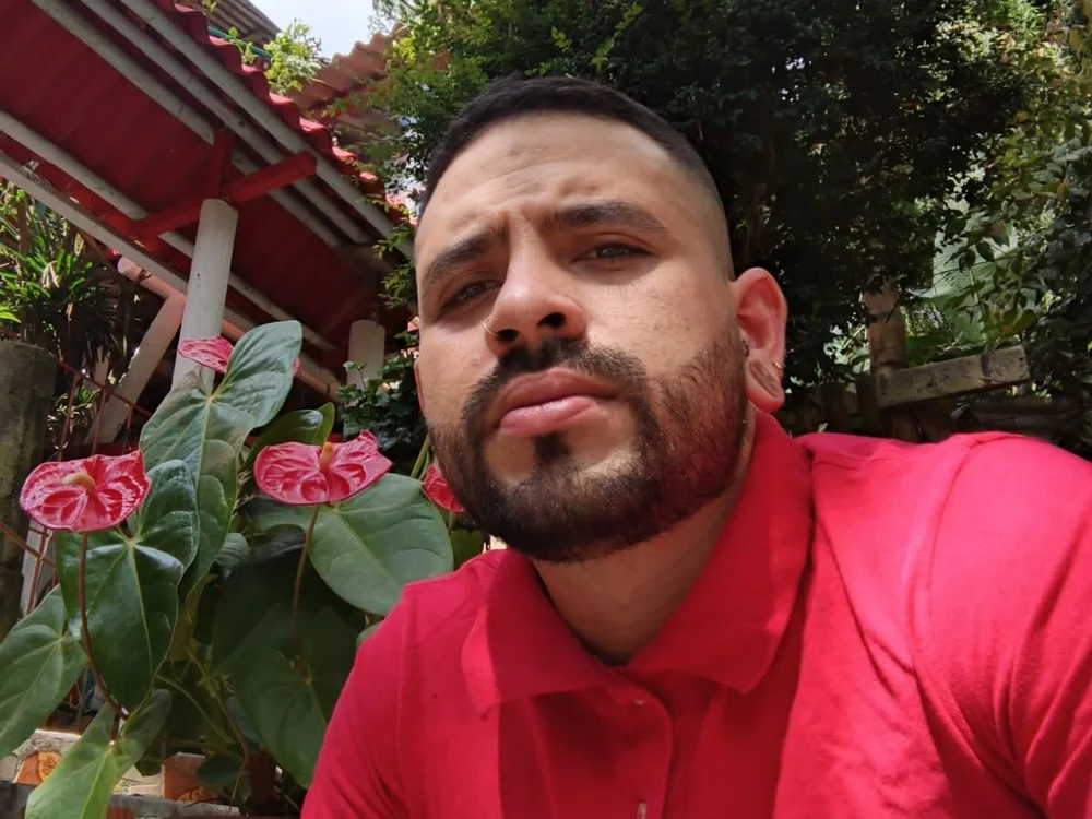 alanJohnson145n Offline XXX chat