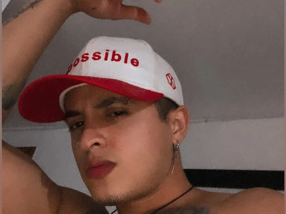 tommy_hotguy offline XXX-chat