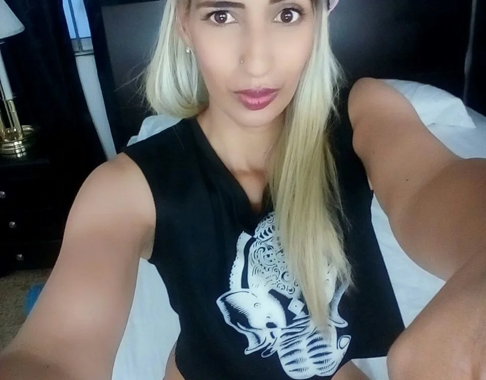 Mia_Miller's Offline Chat Room
