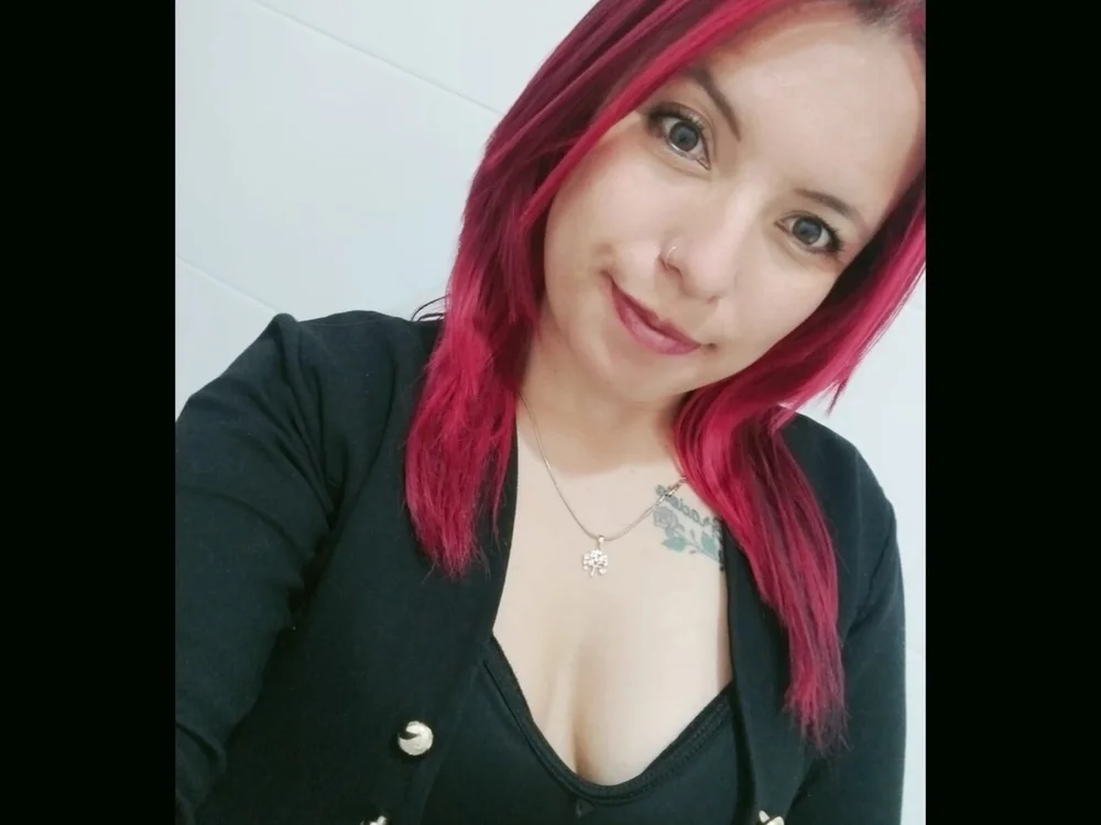 Yessi_hot69's Offline XXX Chat