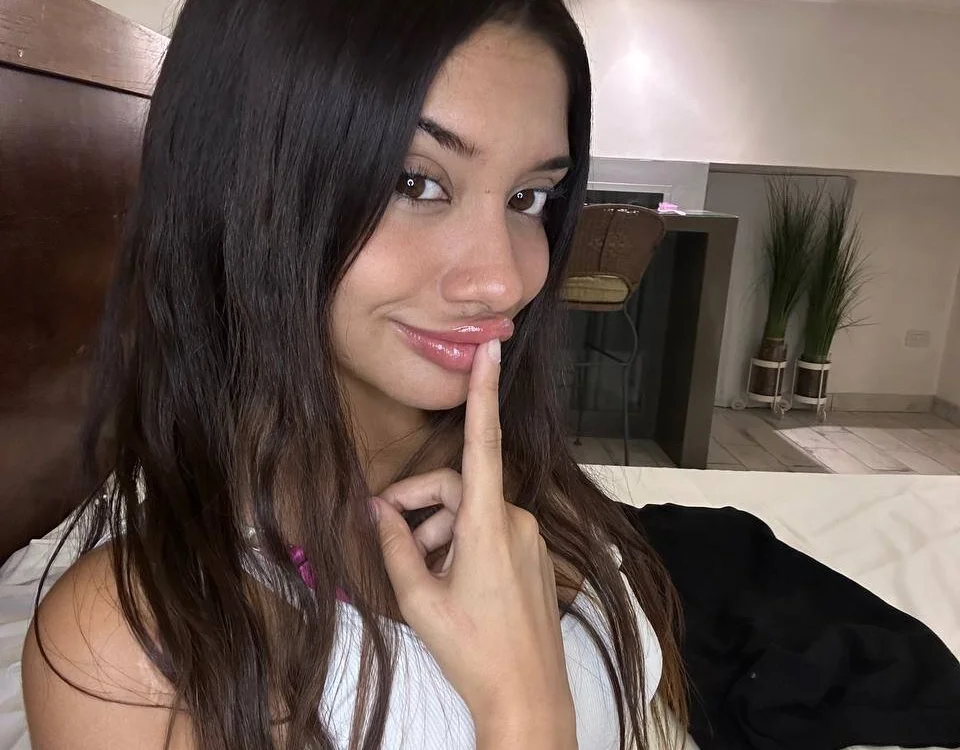 chloecute69's Offline Chat Room