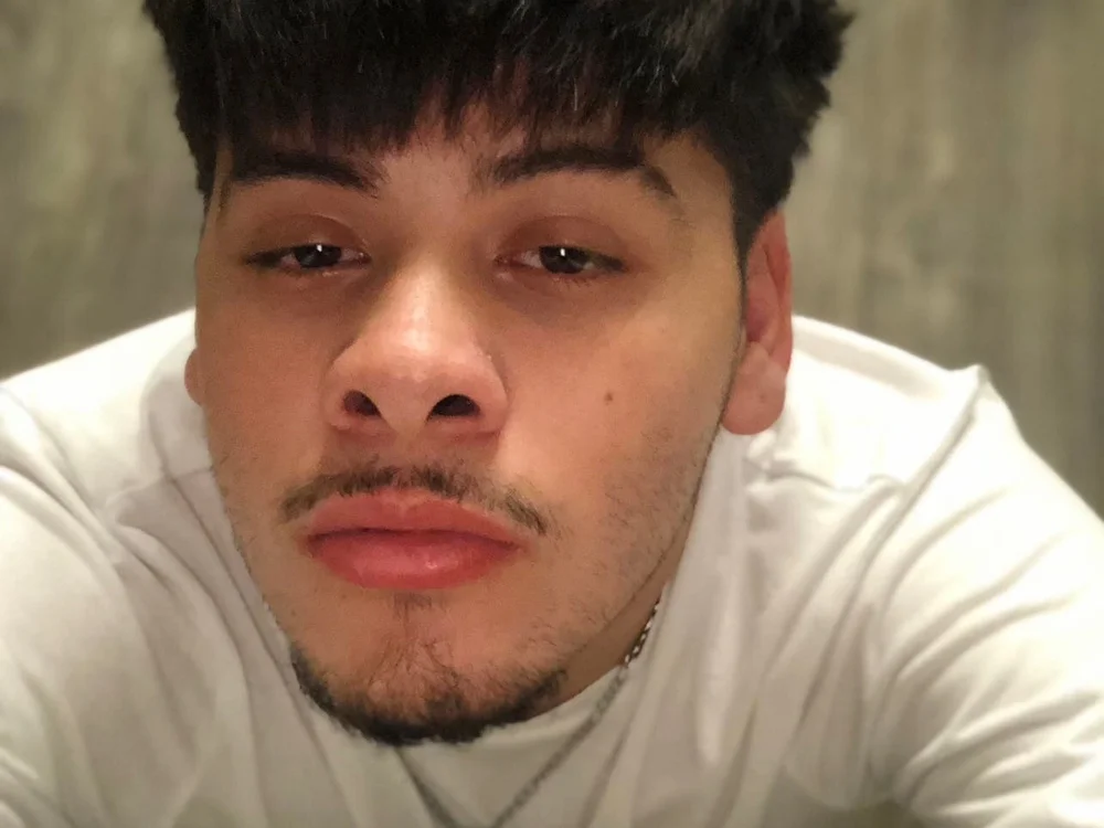 favoritegemini22's Offline Chat Room