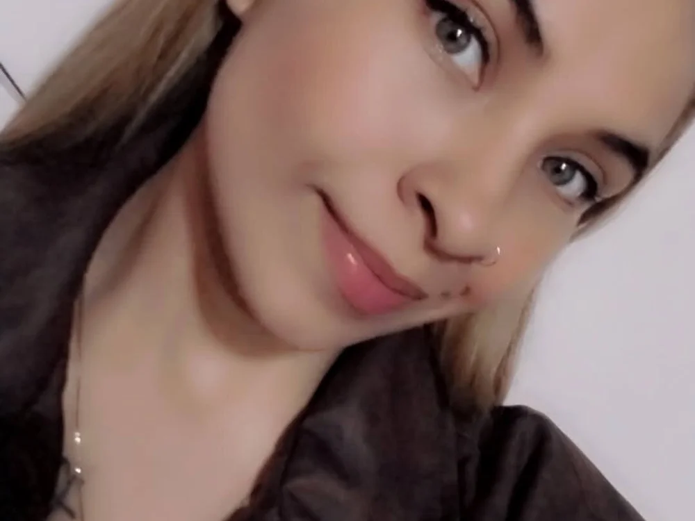 KariinaFoxx's Offline XXX Chat
