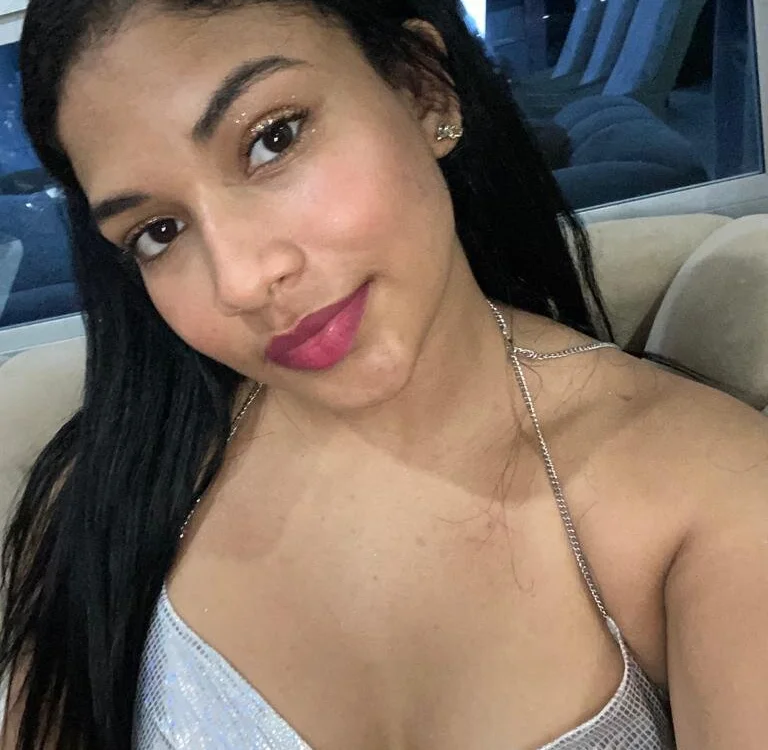 Cami__valencia's Offline Chat Room