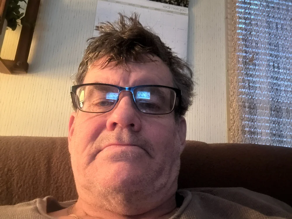 tr197069's Offline Chat Room