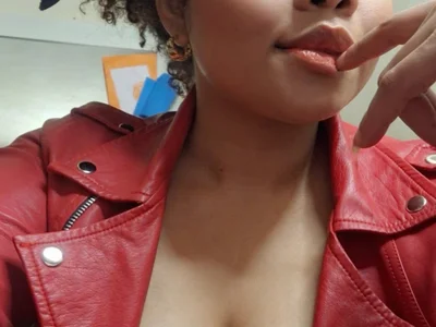 MadySweet Female Cumshot Free Webcam Strip