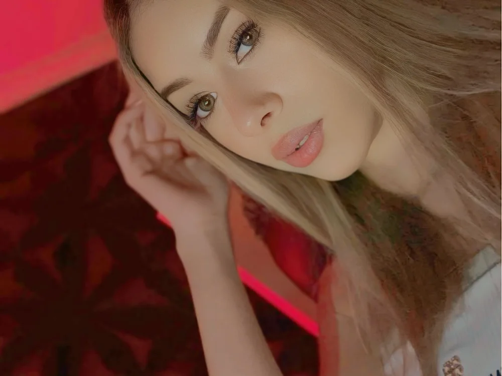 SexyLittleLuna Offline XXX-Chat