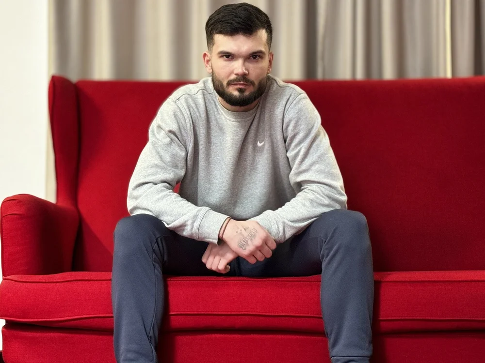 AngeloMorrone's Offline Chat Room