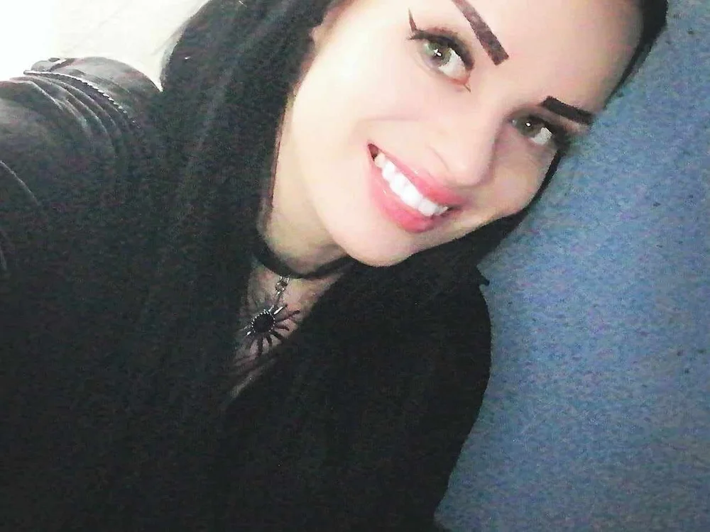 ElisabethaVamp's Offline Chat Room