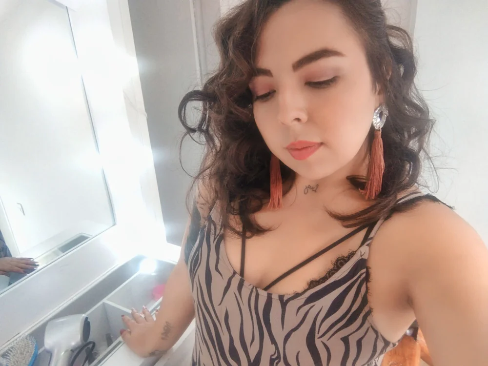 Tenderandhot's Offline Chat Room