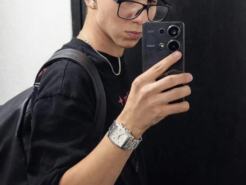 Adrien_silex Offline XXX-Chat