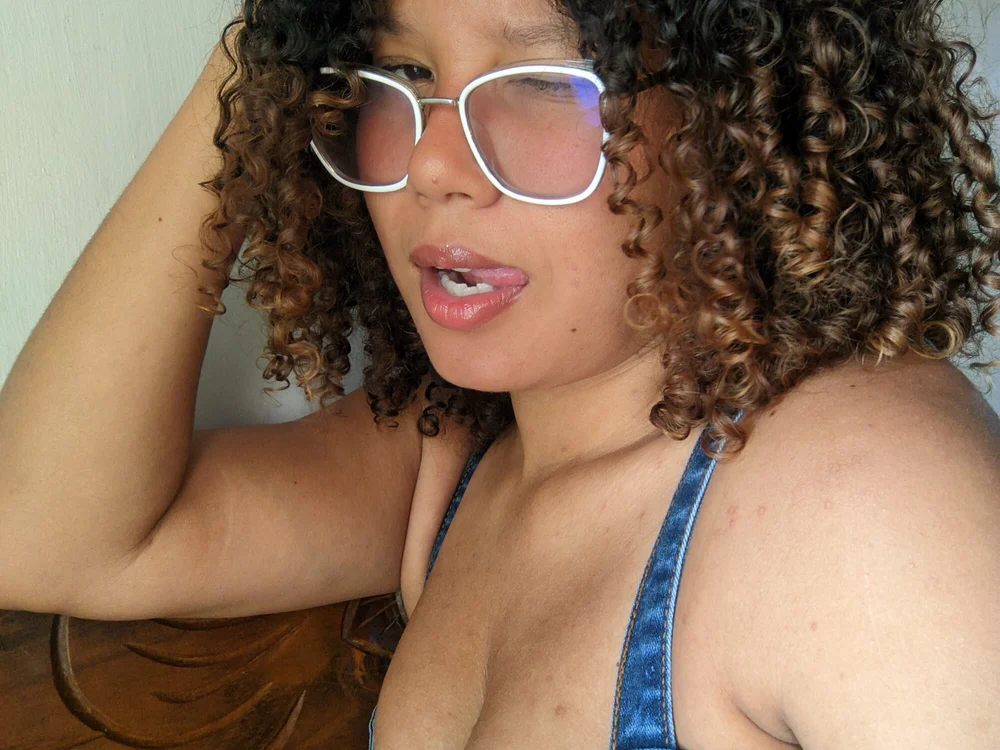 Janeth989's Offline Chat Room