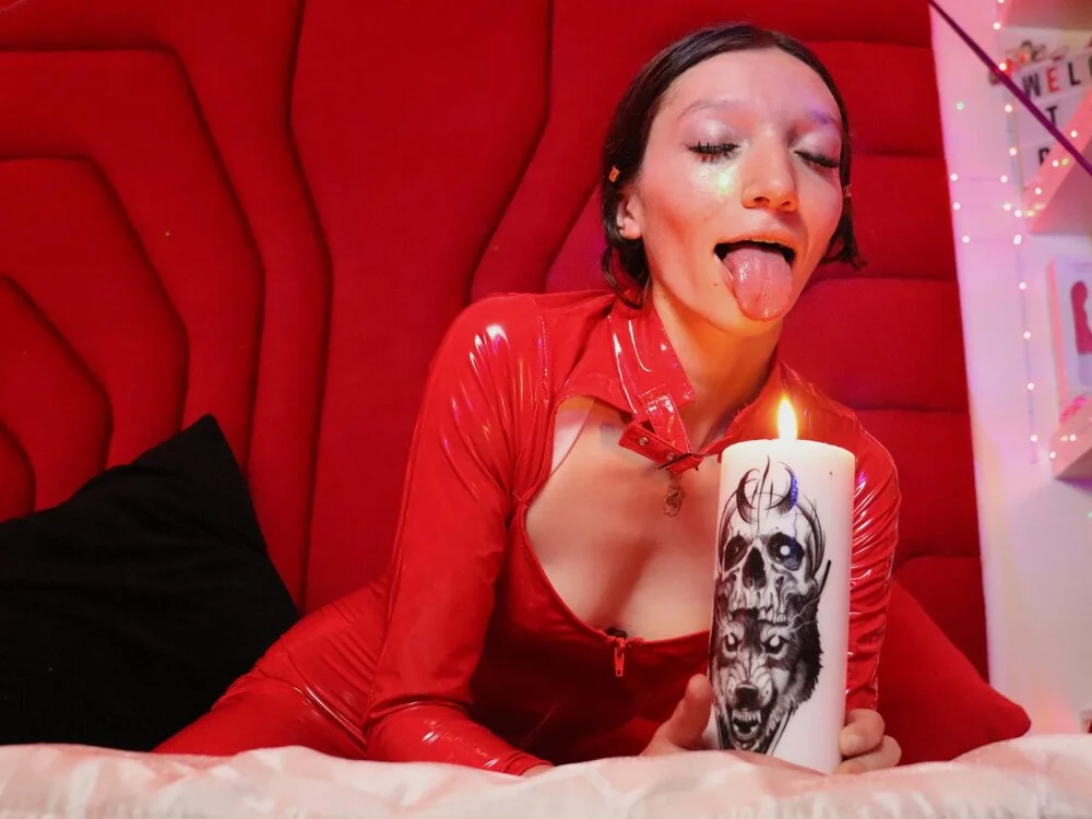 Lucy_colee Offline XXX-Chat