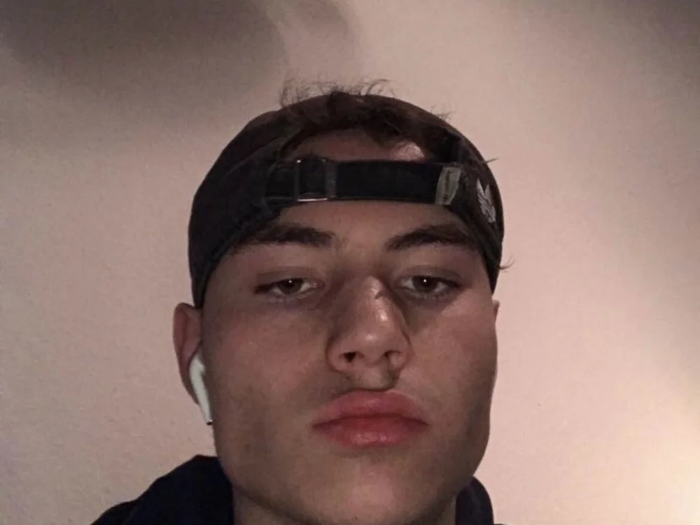 bickcock2335 Obrolan XXX Offline