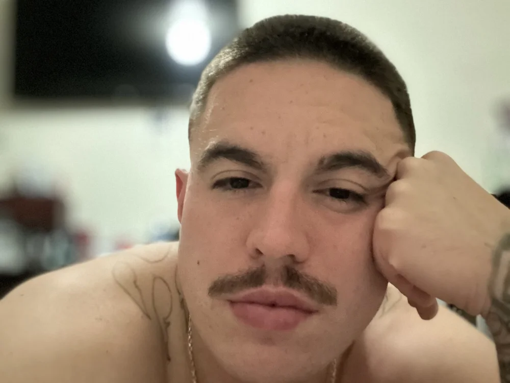 DaddyLowh's Offline Chat Room