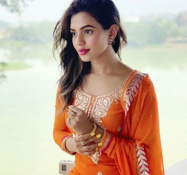 Disha_33's Live XXX Chat