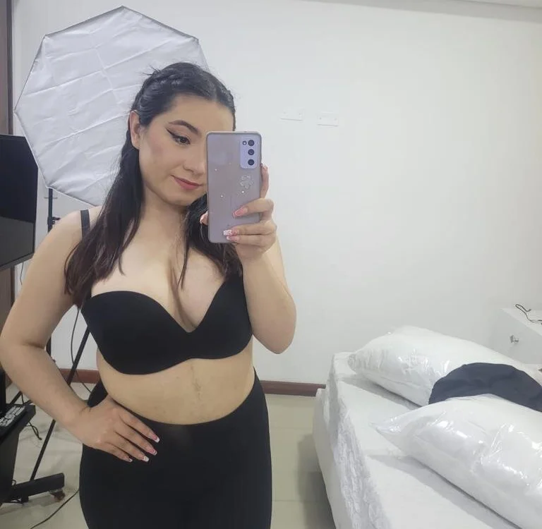 Velvet_lux's Offline Chat Room