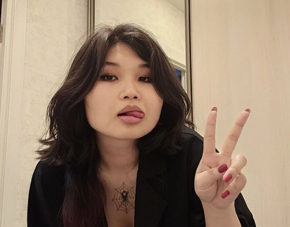 sofia_chang_'s Offline Chat Room