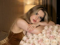 Holly-Glamour